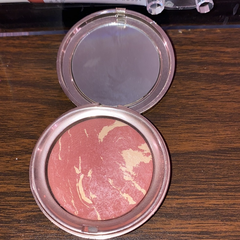 Blush - Picture 3 of 3